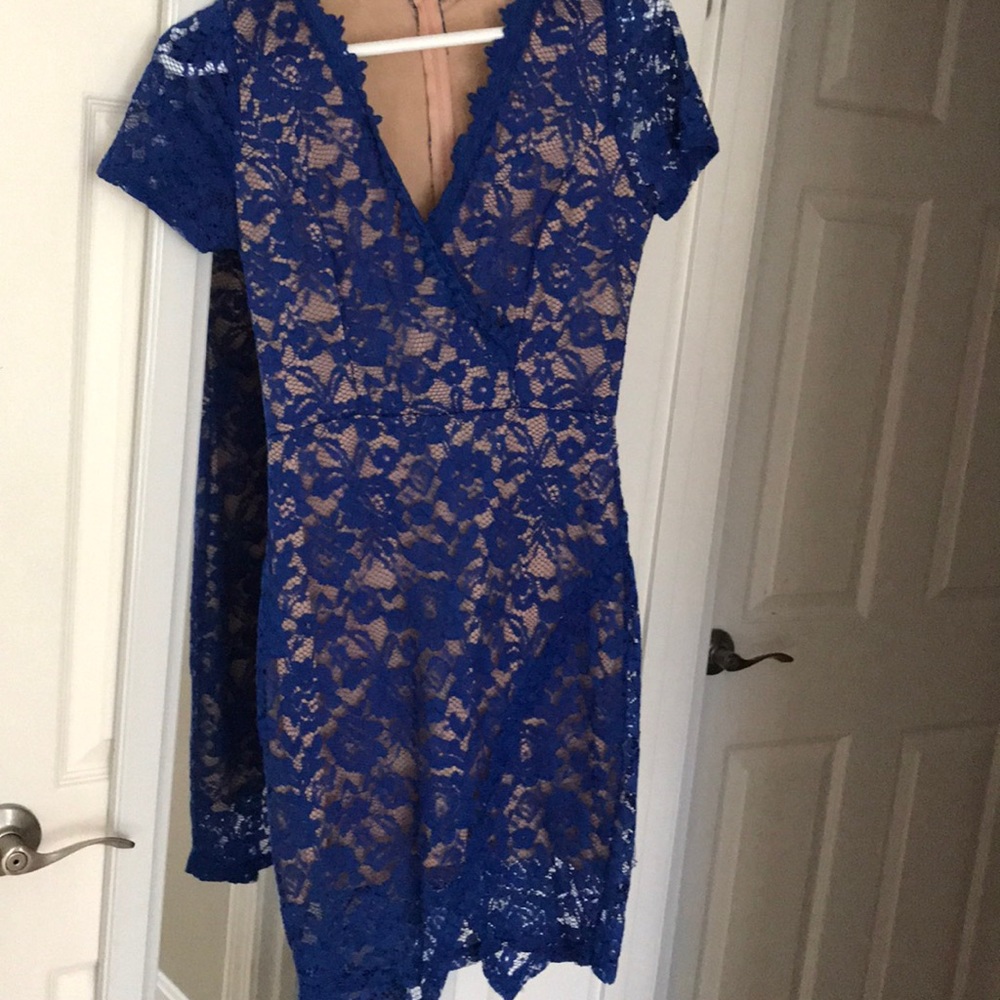 Blue lace bodycon dress